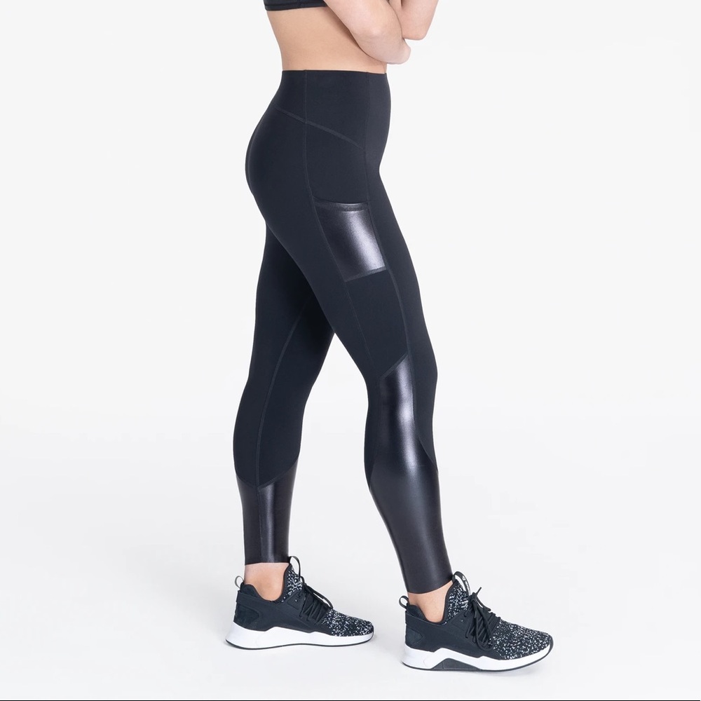 Spanx Every Wear Gloss Pocket Leggings